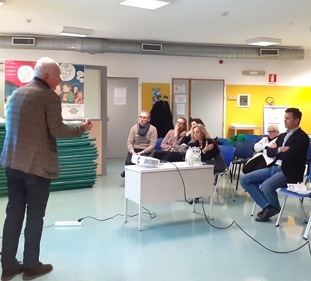 Il direttore RIDOTTA della zona distretto Firenze Marco Nerattini illustra la CdS al direttore generale Asl