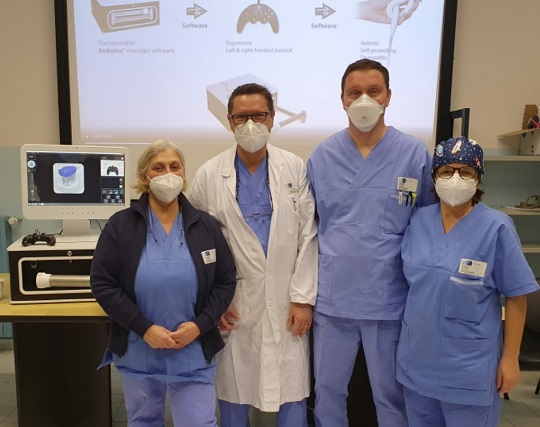 Foto di gruppo dei medici dellospedale del Mugello dopo la donazione