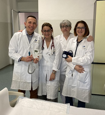 Il gruppo di medici e operatori del Day Service con il doppler