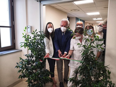 Ridotta Taglio del nastro col presidente Giani assessore Funaro e alcuni infermieri