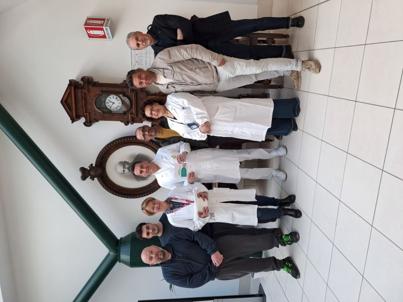 Foto della donazione dell'uroflussimetro da parte della Fondazione Labor Pro Ets