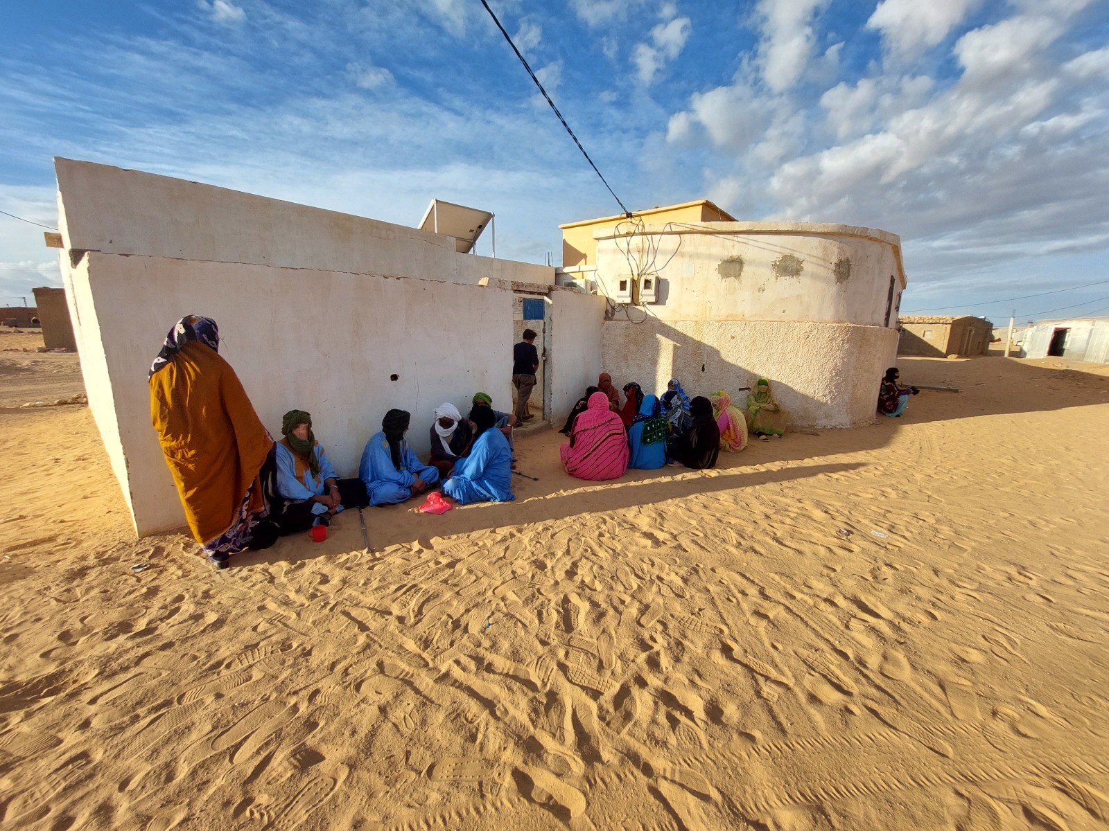 fotografia di un villaggio e ambulatorio a Tindouf