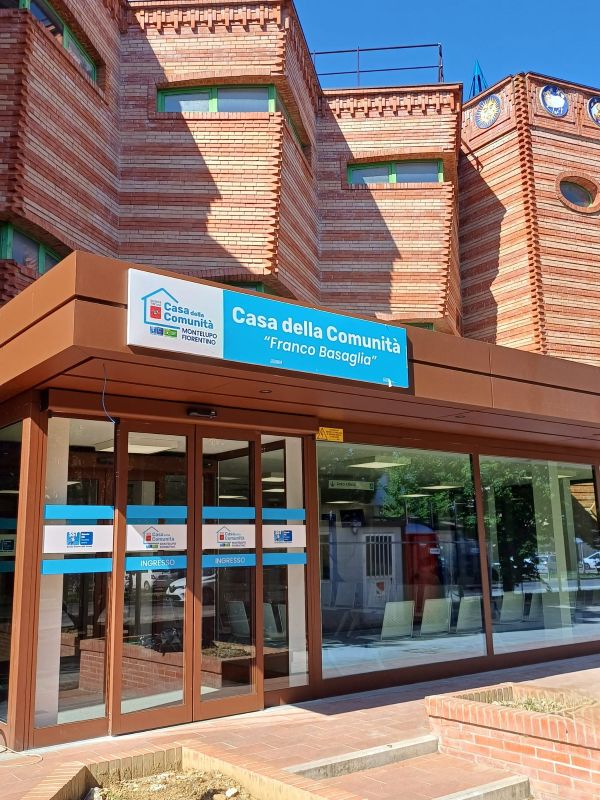 Foto dell'ingresso della casa della comunità di Montelupo 