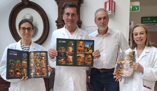 foto della consegna delle pubblicazioni da parte dell'autore delle pubblicazioni