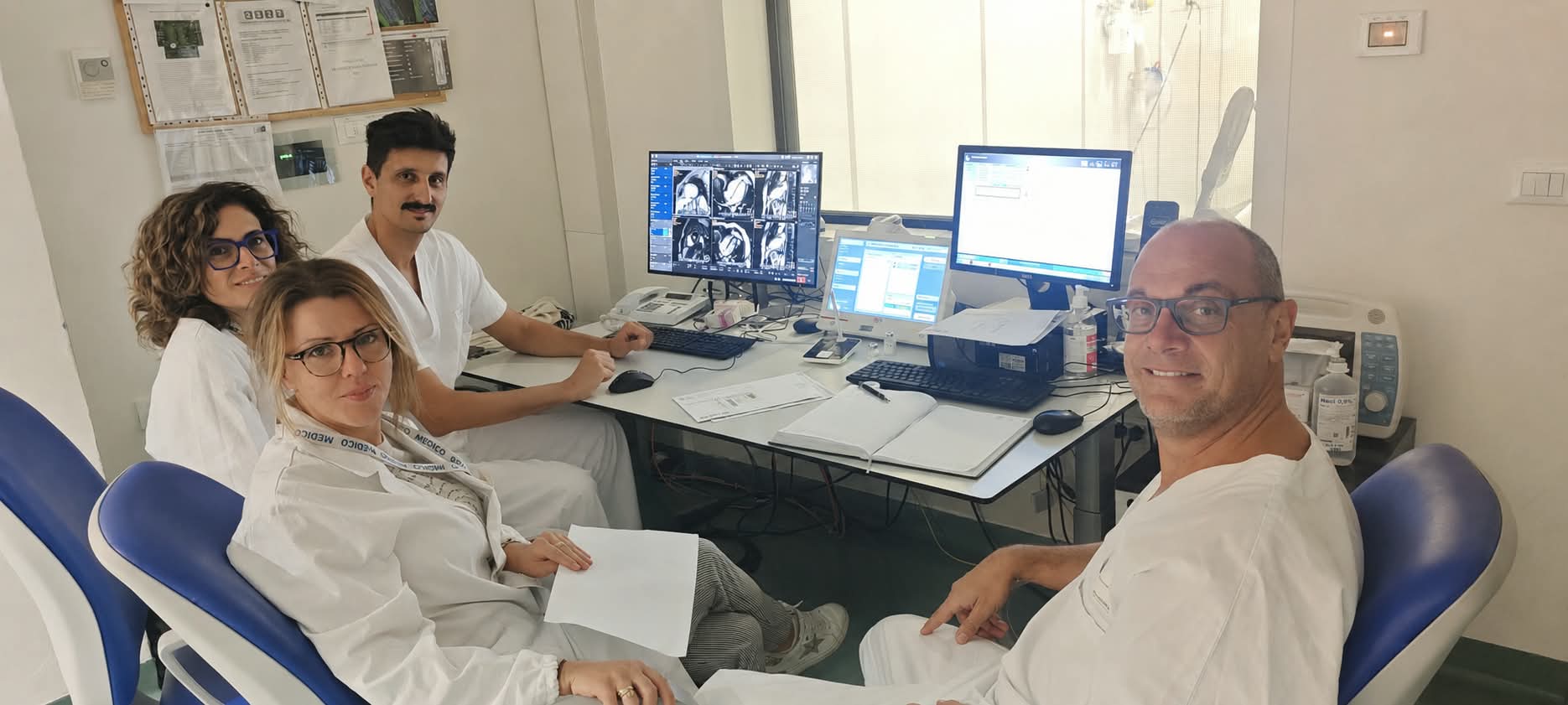 la foto dell'equipe composta da radiologi (dr. Francesco Zoppi e dr.ssa Ilaria Orlandi), cardiologo (dr.ssa Angelica Lossi) e tecnico di radiologia (Andrea Fabio Fattori).