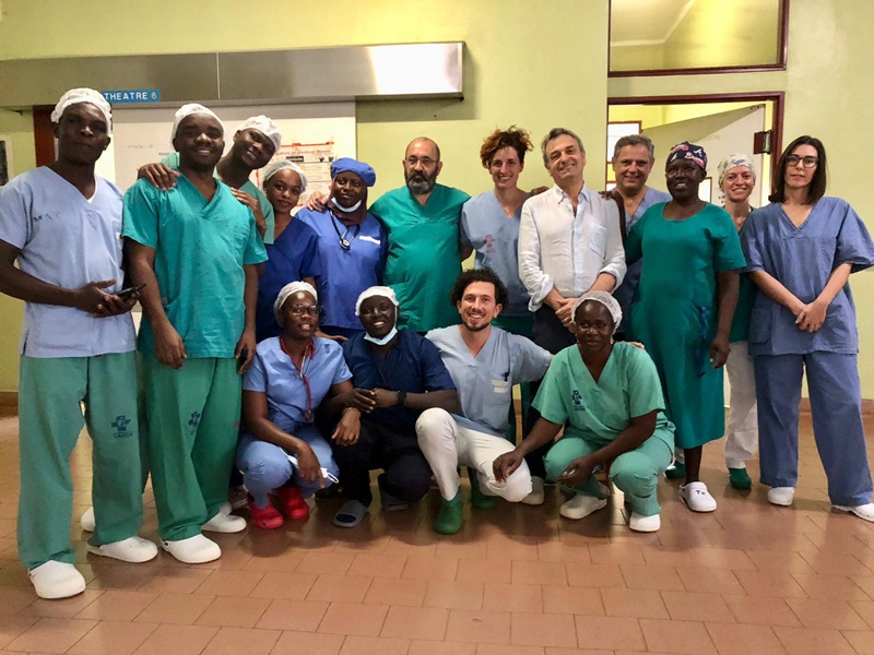 In foto i professionisti al Lacor Hospital