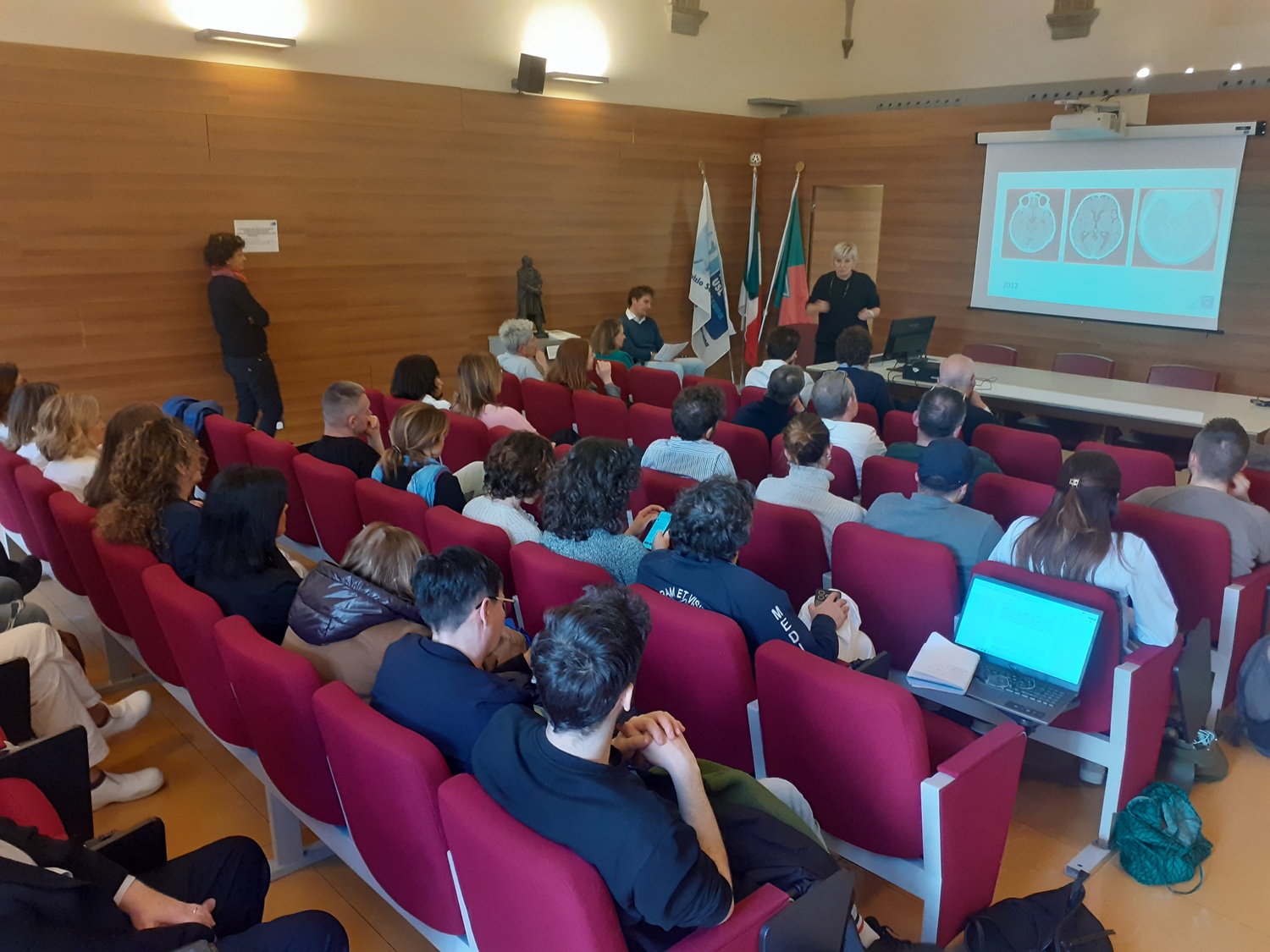 La platea dei partecipanti nella sala Bufalini a Santa Maria Nuova
