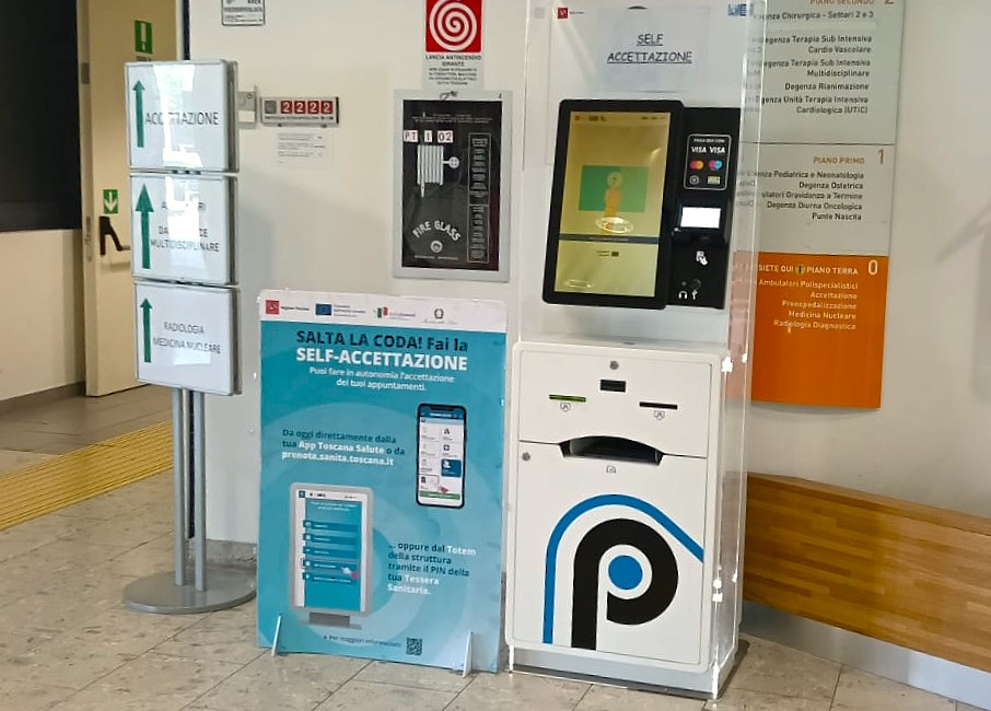 Foto del totem della self accettazione
