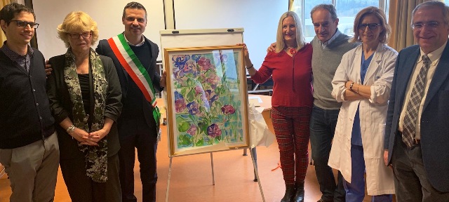 Medici_e_autorit_presenti_alla_donazione_con_la_pittrice_Mara_Corfini.jpg