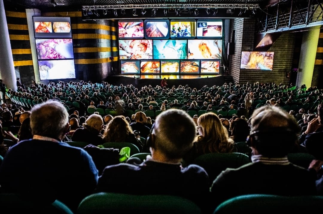 immagine convegno chirurgia auditorium Roma con diretta interventi live